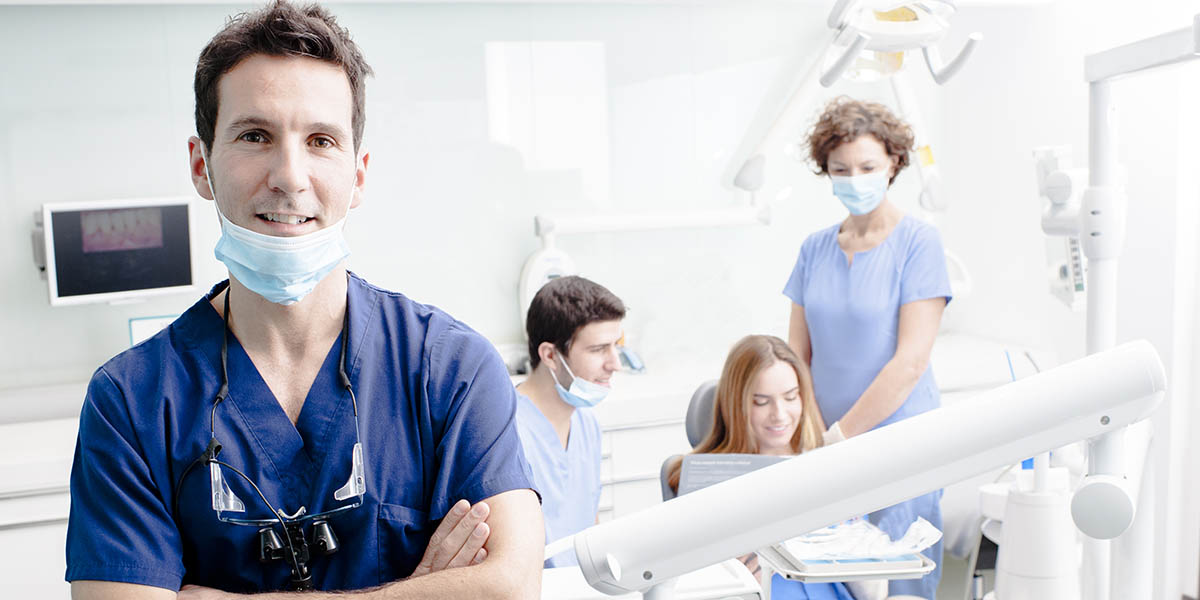 Стоматолог-терапевт: что это за врач, чем он занимается, к кому обратиться