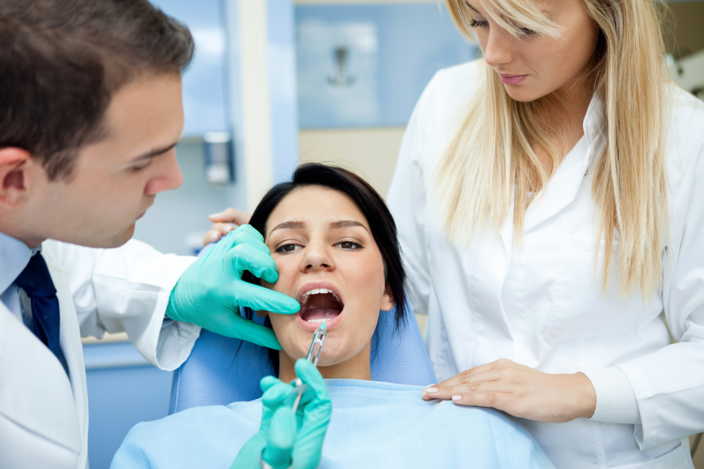 Цена лечения зуба с пломбированием каналов thumbnail