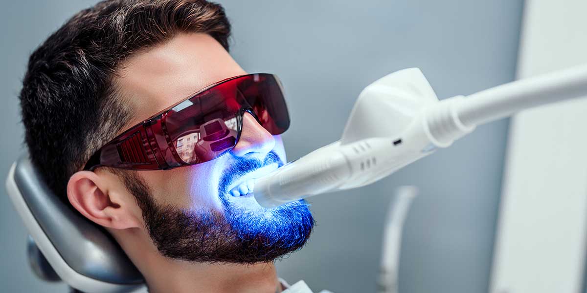 Безопасные и натуральные способы отбеливания зубов