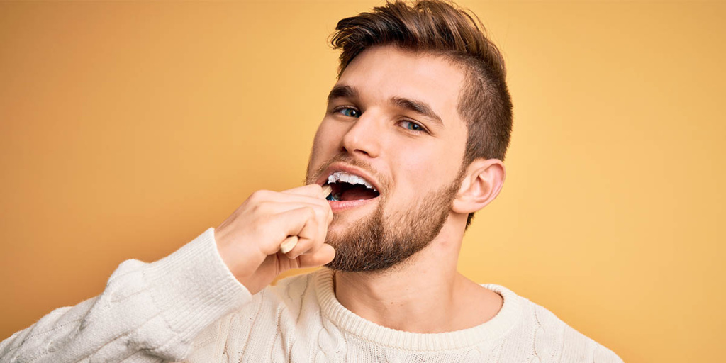 Как убрать налет на зубах?
